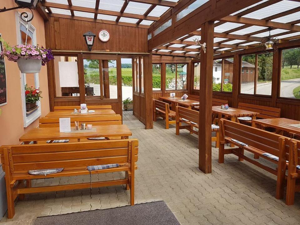 Gasthaus Kloibhofer Neukirchen bei Lambach Exterior foto